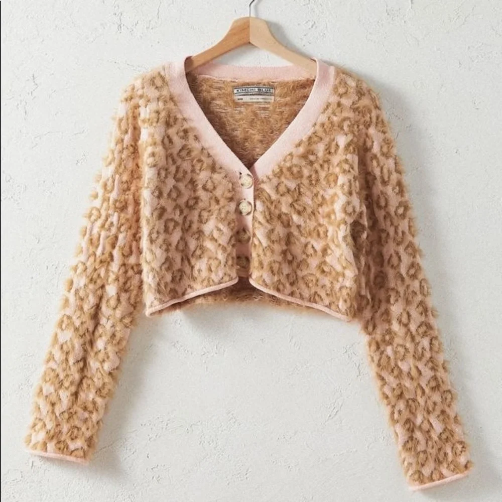 NWT UO Fuzzy Leopard Blush/Tan Cropped Cardigan Y2K - Picture 1 of 4